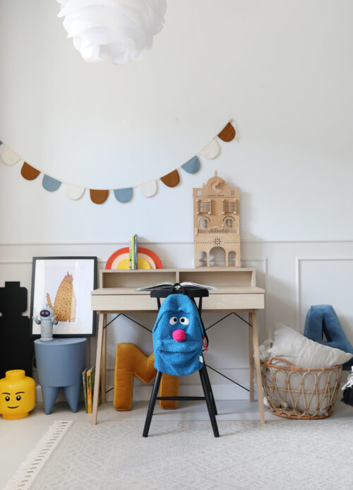 Okazja! Praktyczne biurko z poziomą nadstawką w dwóch kolorach SZYBKI TERMIN