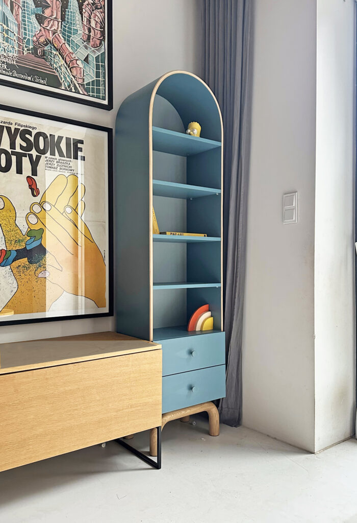 Wąski półokrągły regał FLOW