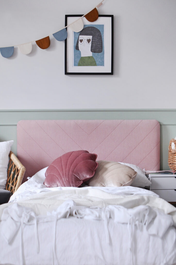 Okazja! Szare łóżko STITCH TEXTI niskie nóżki 90x200cm