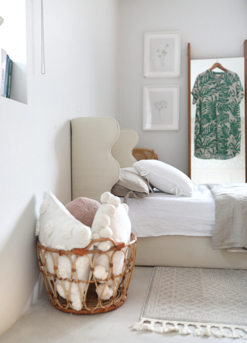 FLOW łóżko z falowanym zagłówkiem