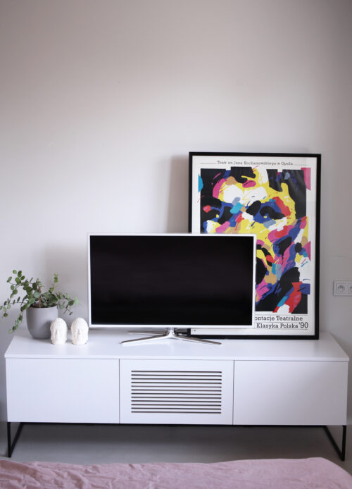 Okazja! Mała czarna szafka telewizyjna LOFTA OD RĘKI