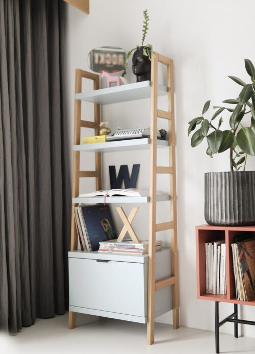 Okazja! Biały drabinkowy regał RUBBER CASE z szufladą OD RĘKI