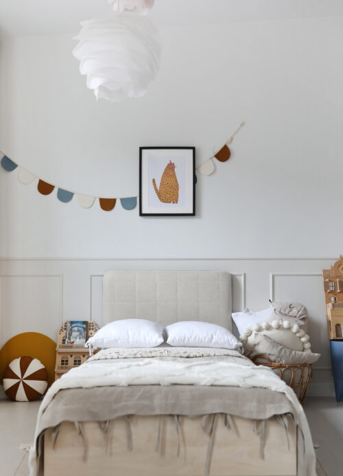 Kremowe łóżko NEEDLE z dużą skrzynią 90x200cm