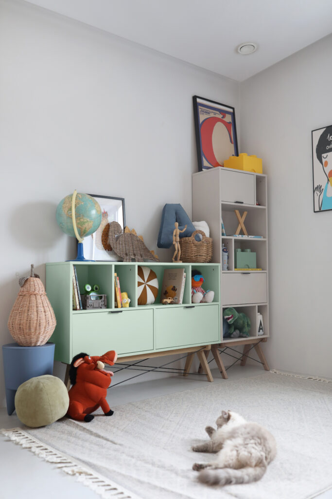 Okazja! Miętowy niski regał z szufladami LOWEST POCKET OD RĘKI