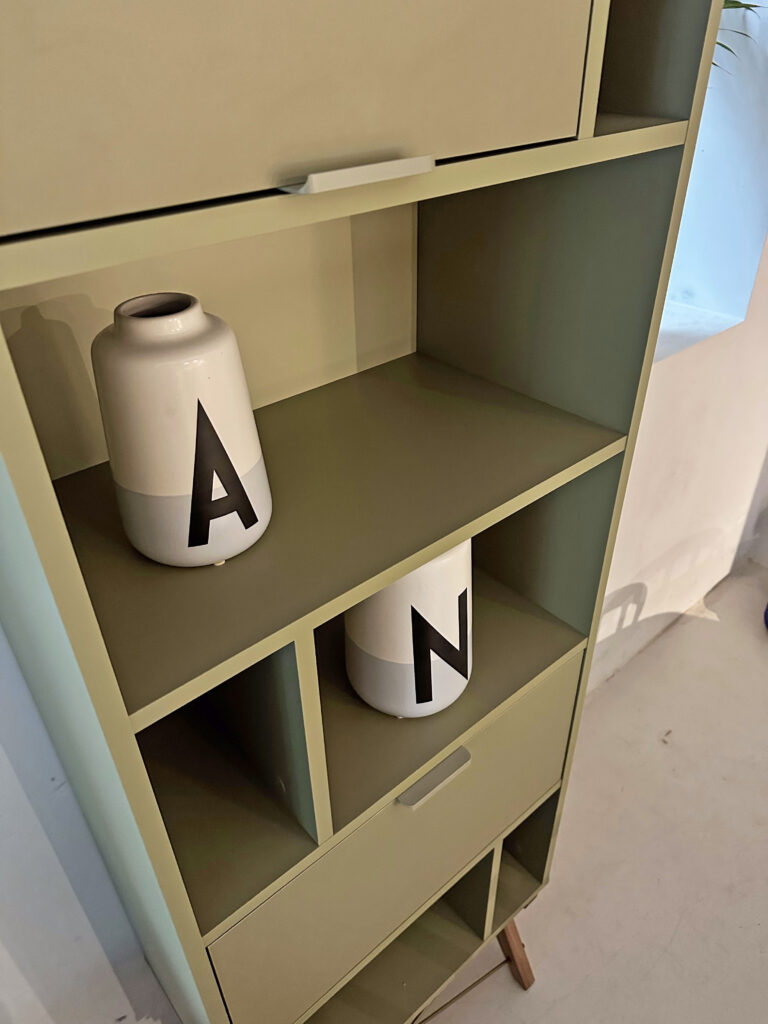 Okazja! Zielony wąski regał TALL POCKET SLIM