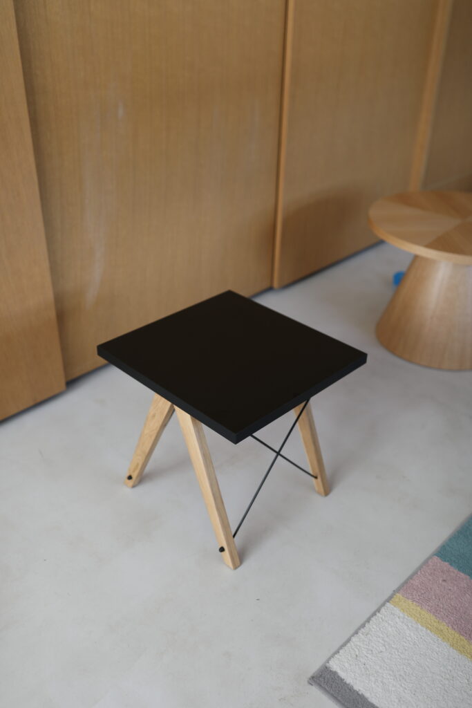 Okazja! Malutki czarny stolik kawowy OD RĘKI