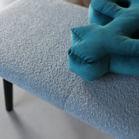 Okazja! Błękitna ławka COMFY na czarnych nogach OD RĘKI