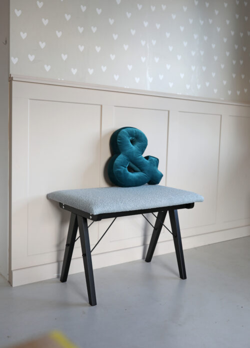 Okazja! Błękitna ławka COMFY na czarnych nogach OD RĘKI