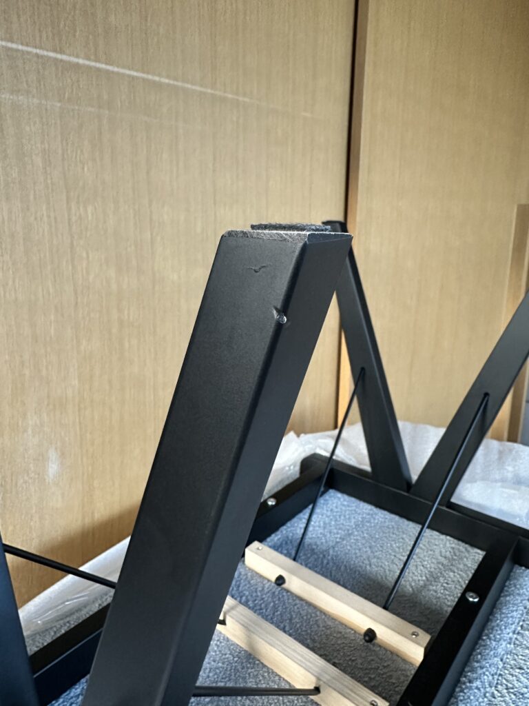 Okazja! Błękitna ławka COMFY na czarnych nogach OD RĘKI