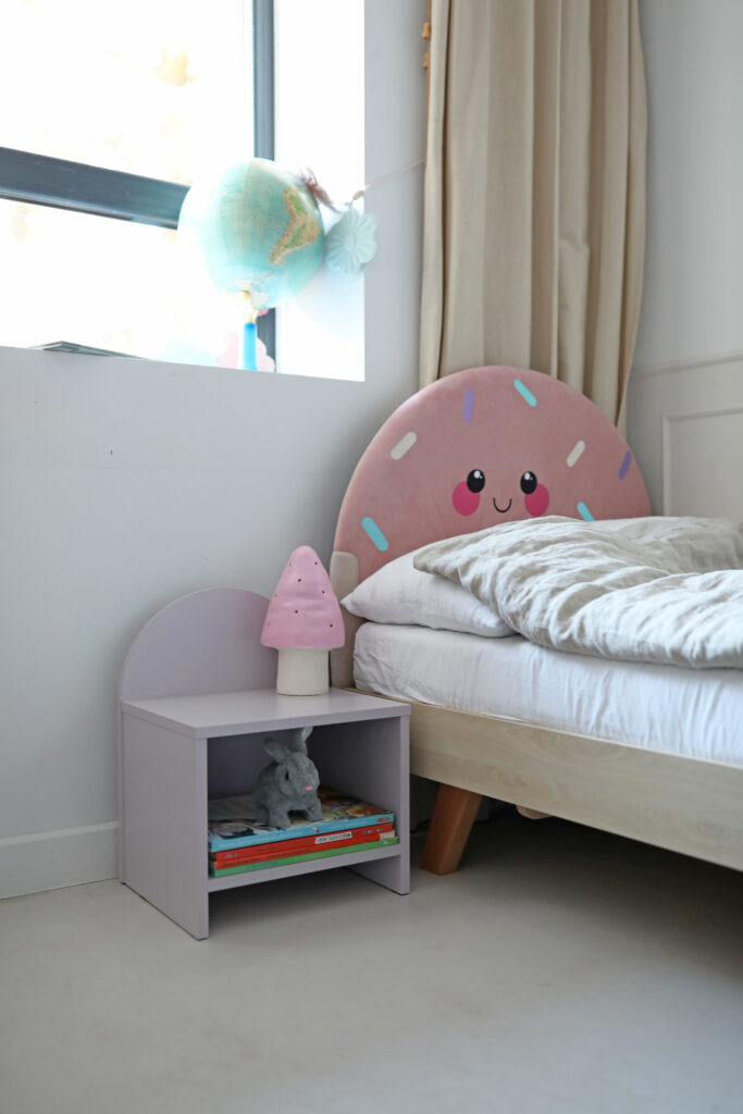 Okazja! Liliowa szafka nocna dziecięca półokrągła PILLE OD RĘKI!