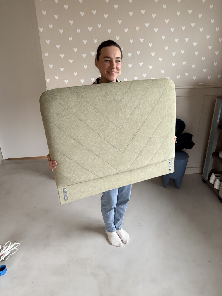 Okazja! Łóżko z limonkowym zagłówkiem + przeszycia w jodełkę