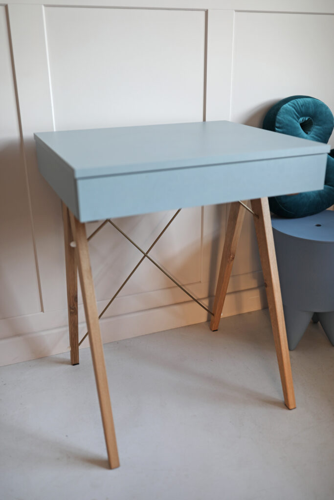 Wyprzedaż! Błękitna toaletka Mini z dużym lustrem, dostępna OD RĘKI