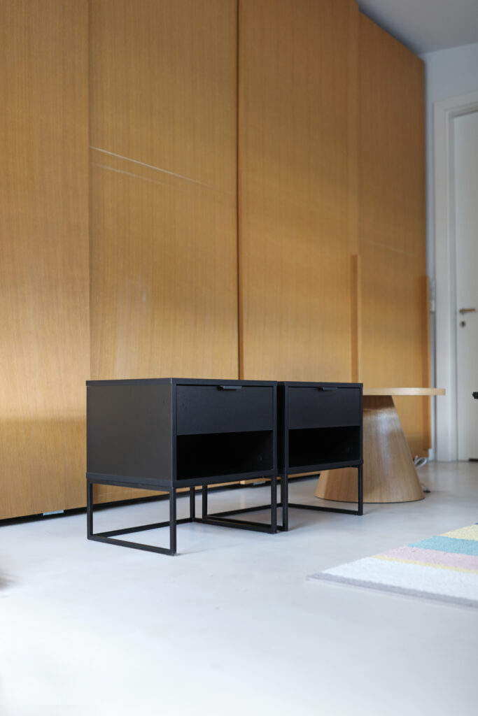 Czarna szafka nocna DREAM LOFTA dostępna OD RĘKI!