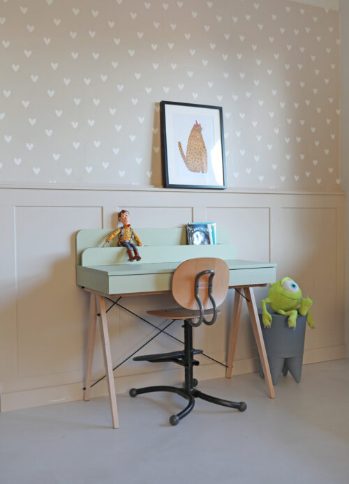 Okazja! Małe pistacjowe biurko z pionową nadstawką