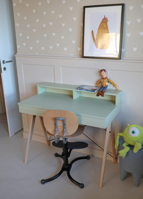 Okazja! Pistacjowe biurko z poziomą nadstawką dostępne OD RĘKI!