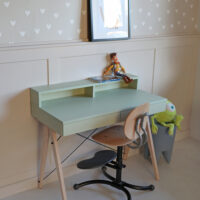 Okazja! Pistacjowe biurko z poziomą nadstawką dostępne OD RĘKI!