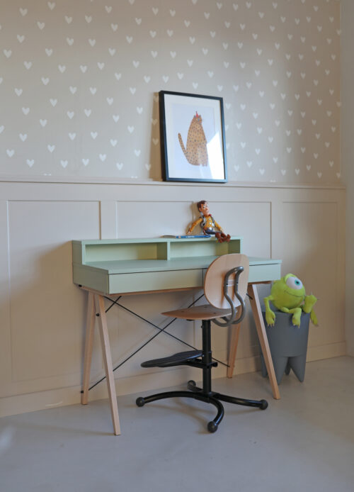 Okazja! Pistacjowe biurko z poziomą nadstawką dostępne OD RĘKI!