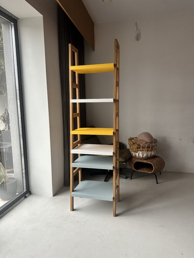 Okazja! Wysoki kolorowy regał drabinkowy RUBBER OD RĘKI