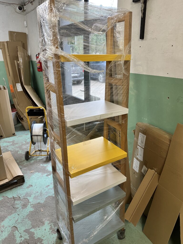 Okazja! Wysoki kolorowy regał drabinkowy RUBBER OD RĘKI