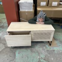 Okazja! Zgrabna szafka telewizyjna LOFTA w kolorze bukowym OD RĘKI