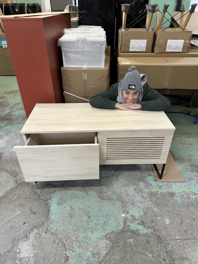 Okazja! Zgrabna szafka telewizyjna LOFTA w kolorze bukowym OD RĘKI