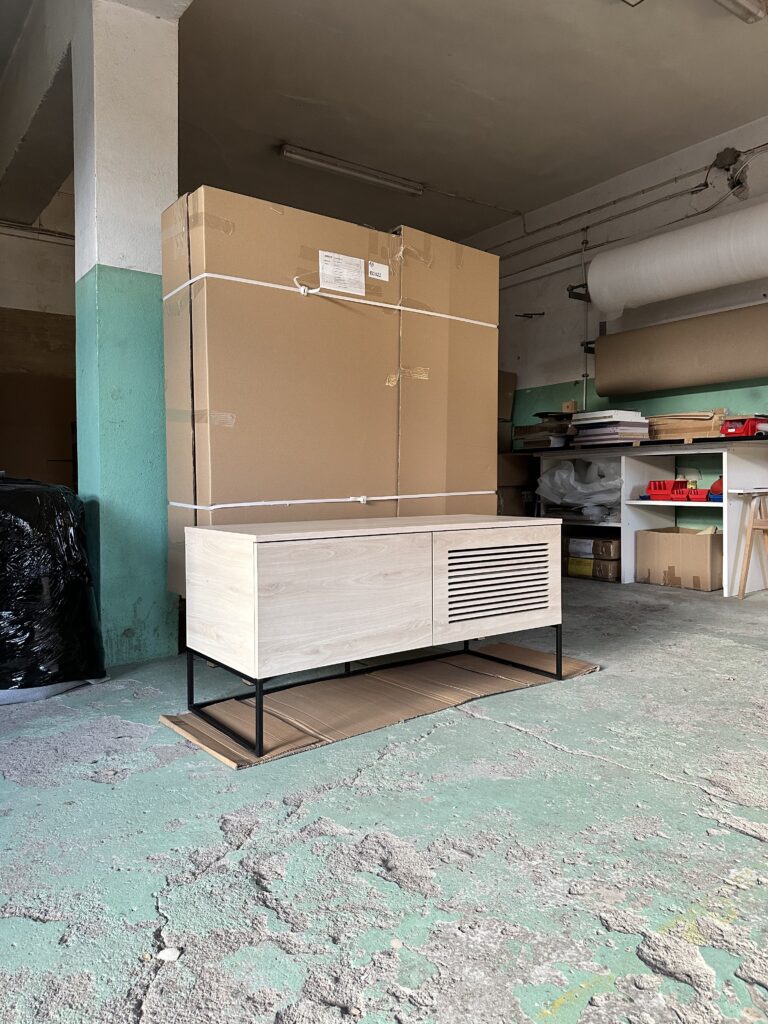 Okazja! Zgrabna szafka telewizyjna LOFTA w kolorze bukowym OD RĘKI