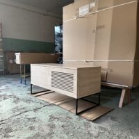 Okazja! Zgrabna szafka telewizyjna LOFTA w kolorze bukowym OD RĘKI