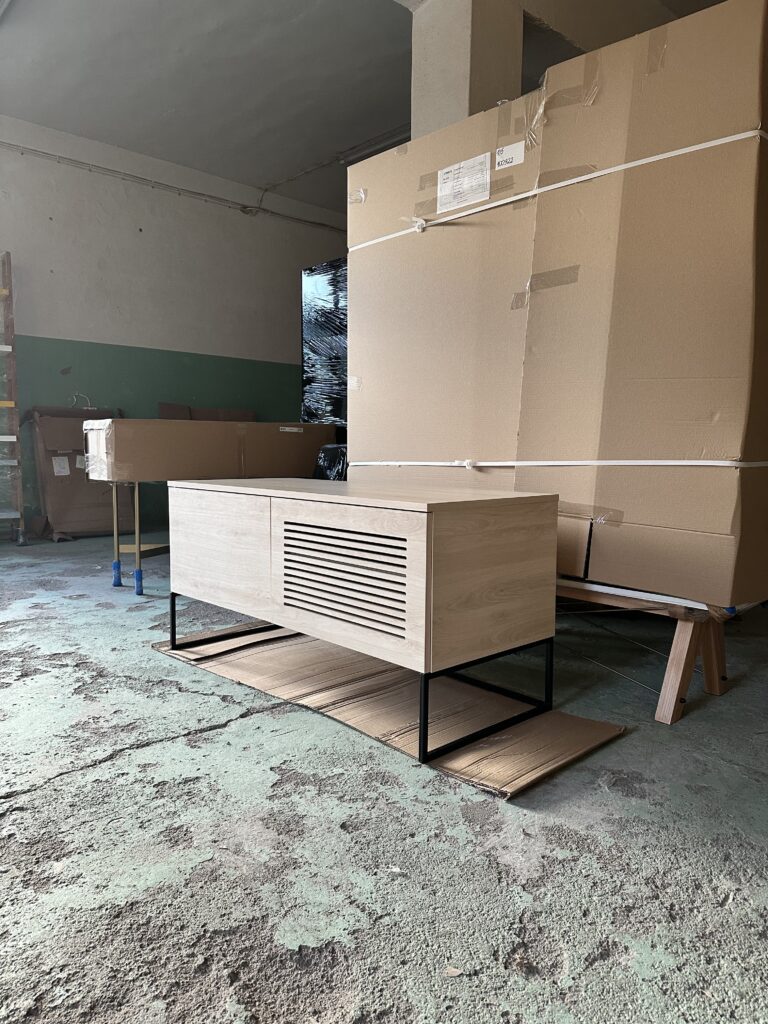 Okazja! Zgrabna szafka telewizyjna LOFTA w kolorze bukowym OD RĘKI