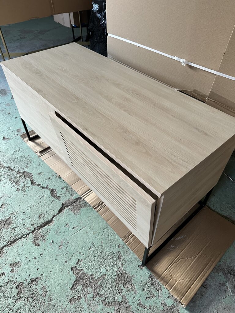 Okazja! Zgrabna szafka telewizyjna LOFTA w kolorze bukowym OD RĘKI