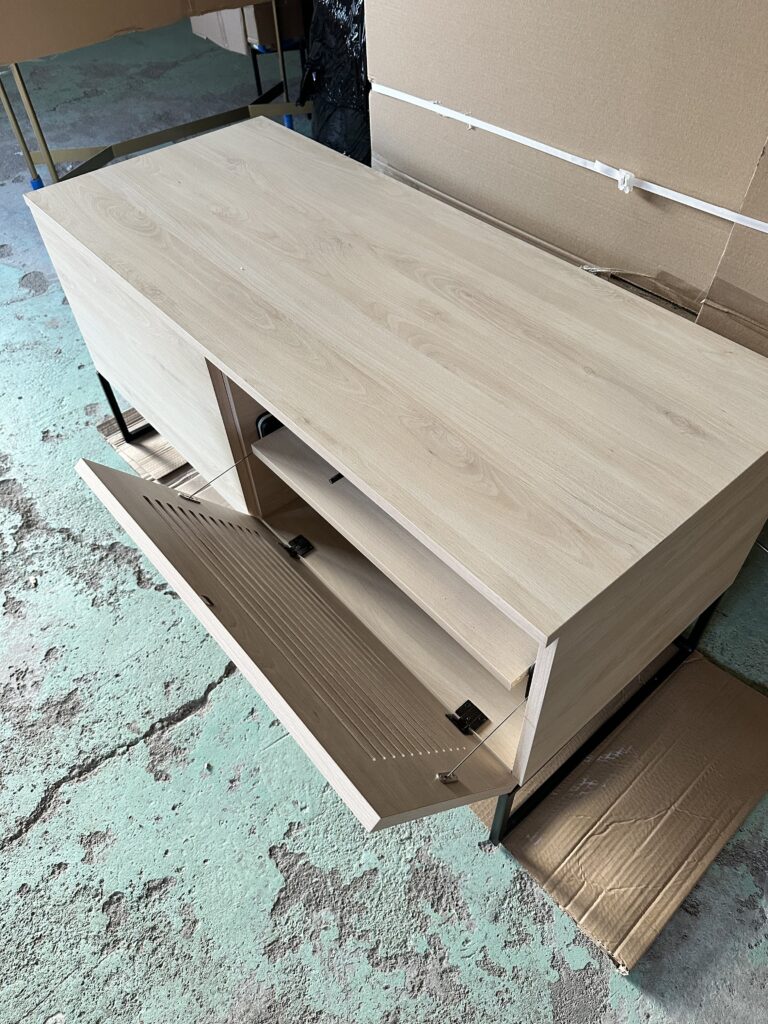 Okazja! Zgrabna szafka telewizyjna LOFTA w kolorze bukowym OD RĘKI