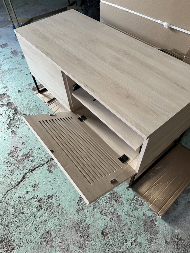 Okazja! Zgrabna szafka telewizyjna LOFTA w kolorze bukowym OD RĘKI