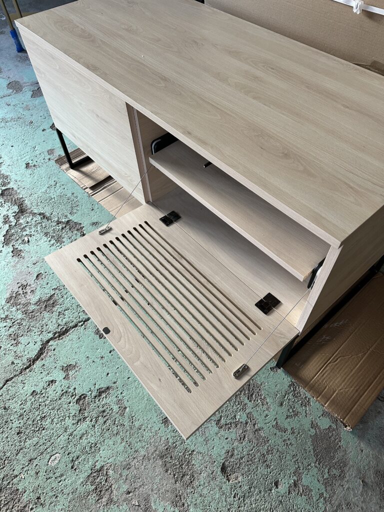 Okazja! Zgrabna szafka telewizyjna LOFTA w kolorze bukowym OD RĘKI