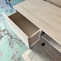 Okazja! Zgrabna szafka telewizyjna LOFTA w kolorze bukowym OD RĘKI