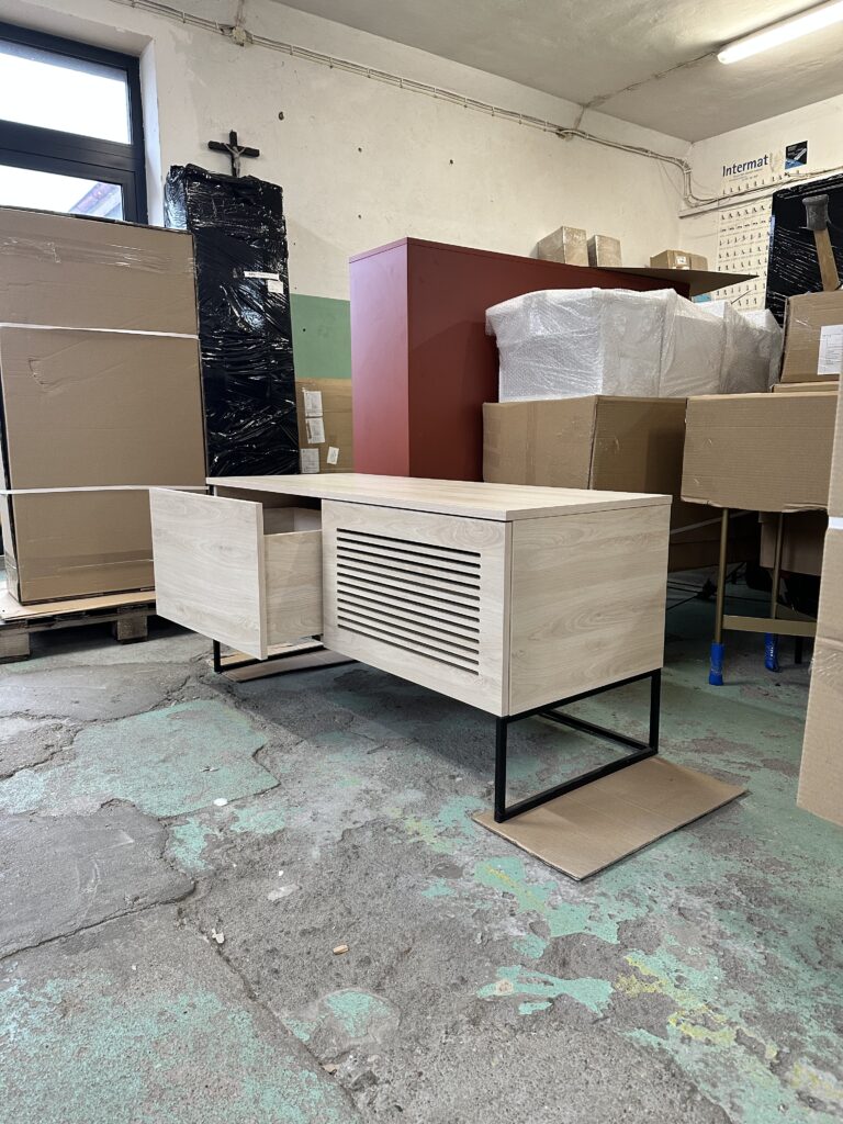 Okazja! Zgrabna szafka telewizyjna LOFTA w kolorze bukowym OD RĘKI