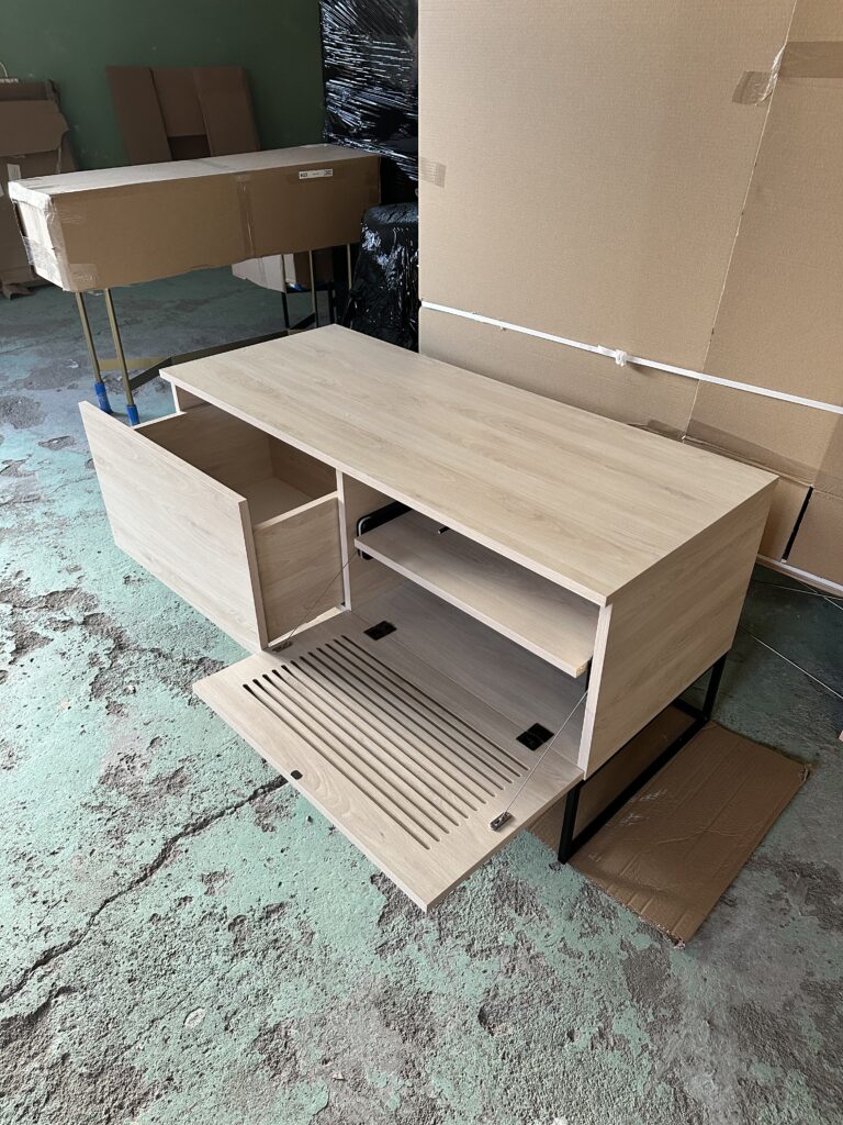 Okazja! Zgrabna szafka telewizyjna LOFTA w kolorze bukowym OD RĘKI