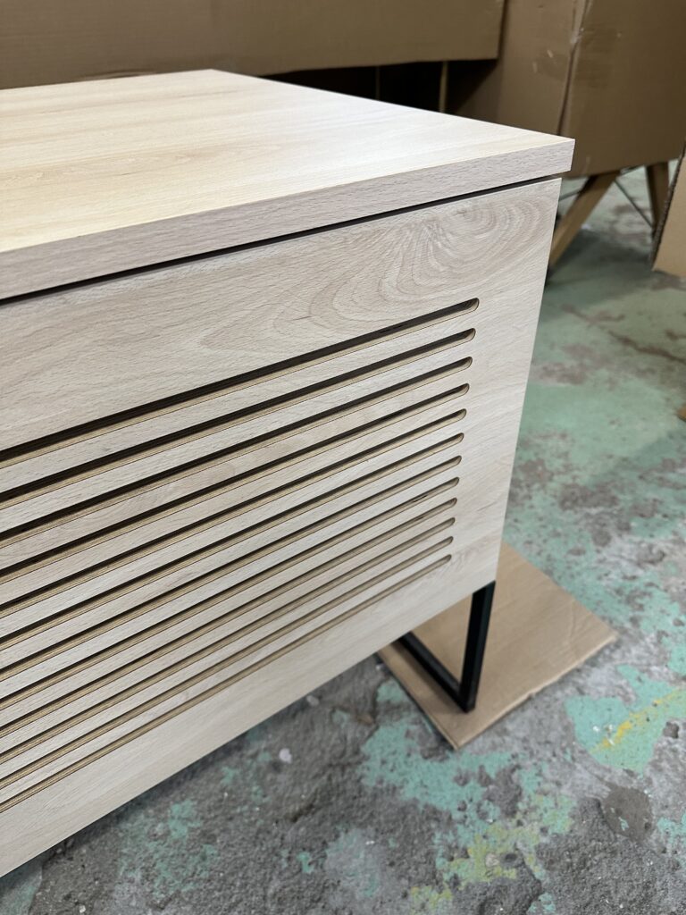 Okazja! Zgrabna szafka telewizyjna LOFTA w kolorze bukowym OD RĘKI