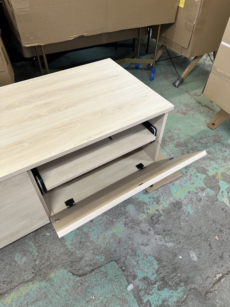 Okazja! Zgrabna szafka telewizyjna LOFTA w kolorze bukowym OD RĘKI