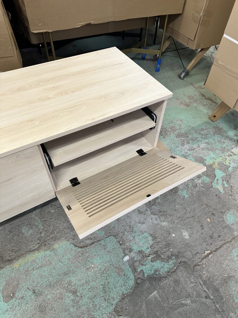 Okazja! Zgrabna szafka telewizyjna LOFTA w kolorze bukowym OD RĘKI