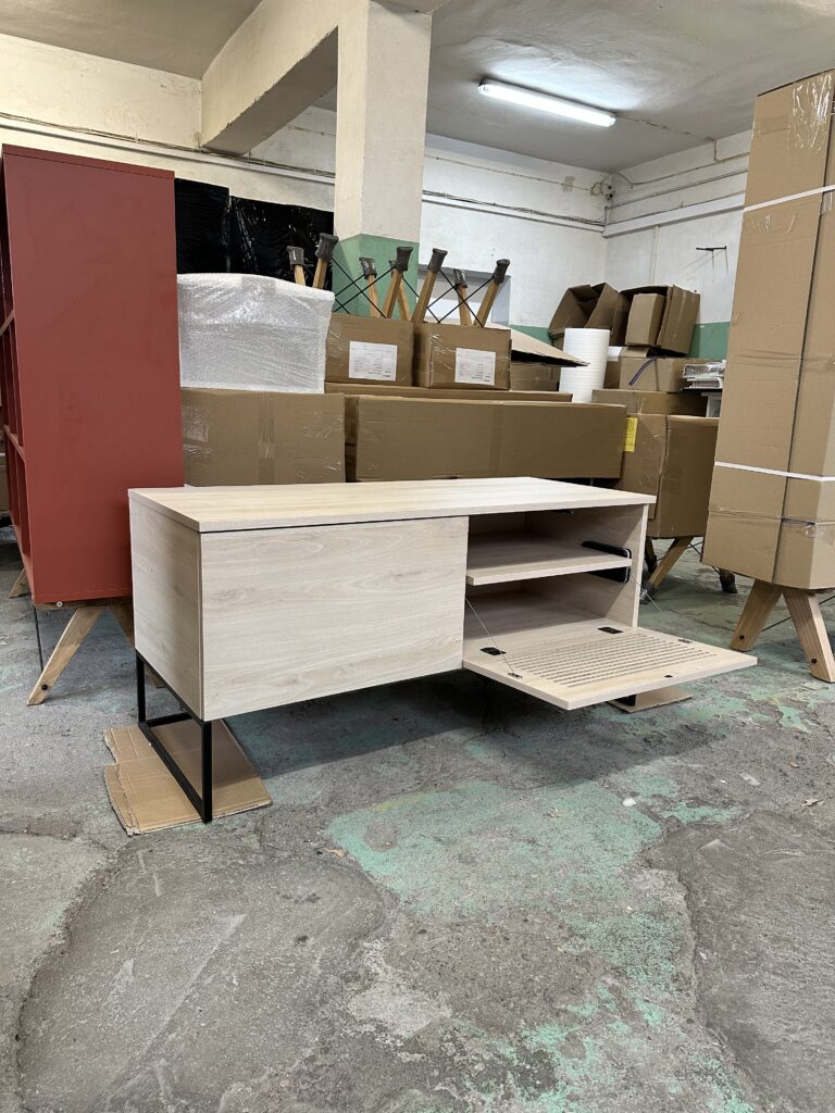 Okazja! Zgrabna szafka telewizyjna LOFTA w kolorze bukowym OD RĘKI