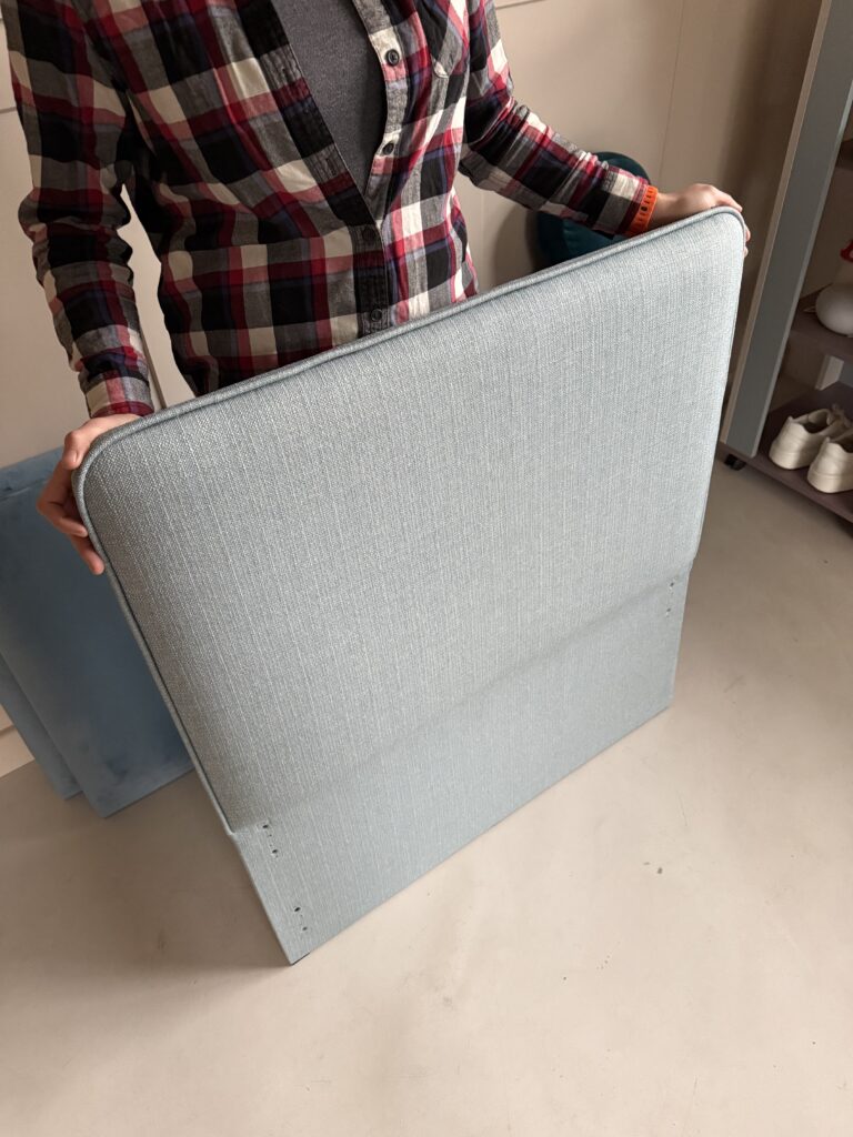 Wyprzedaż! Niebieskie łóżko REDU niskie lub wysokie nóżki, wąski materac 80cm