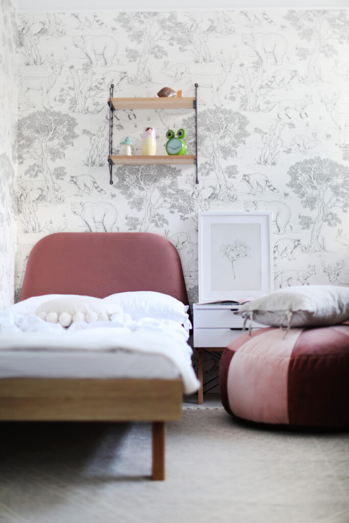 Łóżko LEGS BASIC z różowym zagłówkiem w kształcie TRAPEZU rozmiar 90x180cm + szuflada