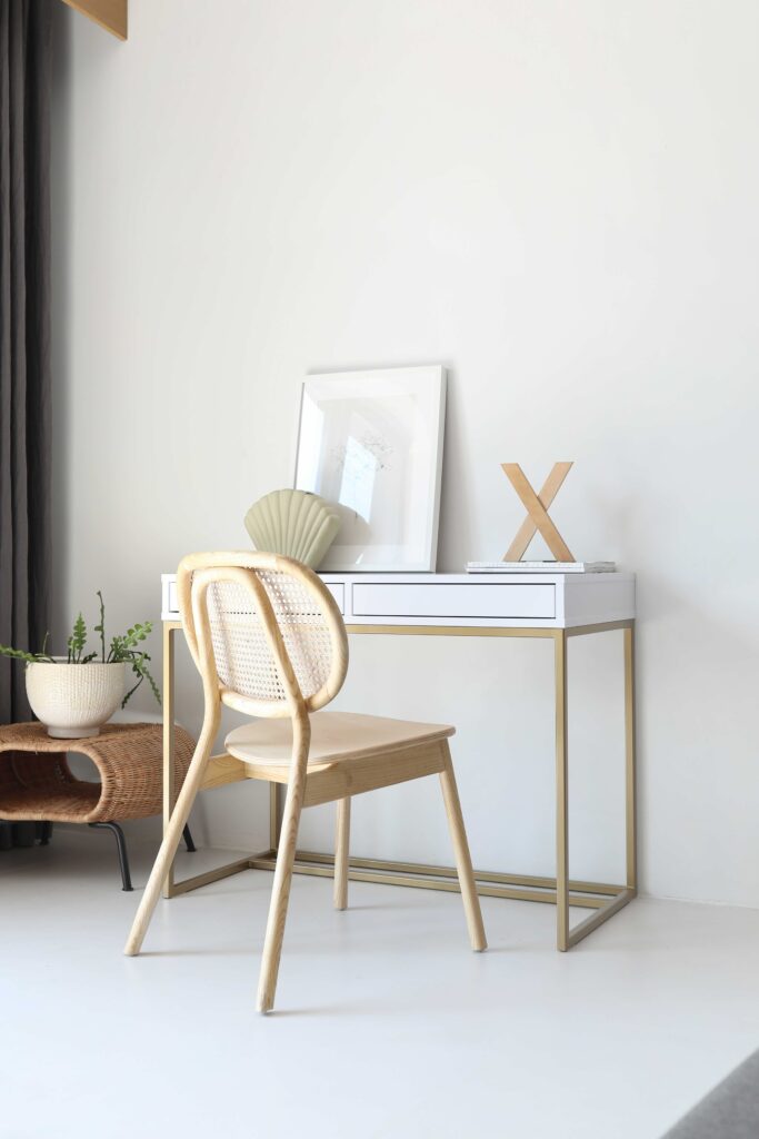 Białe biurko industrialne LOFTA