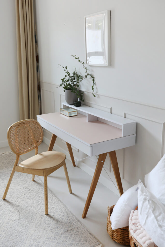 Białe biurko z nadstawką HORIZONTAL BASIC