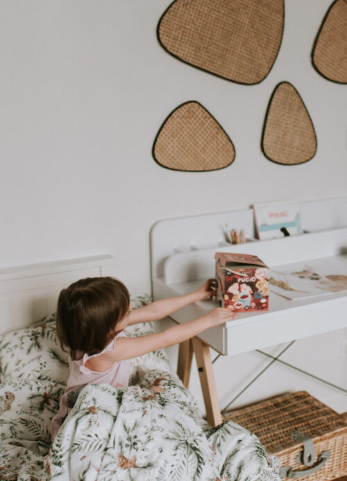 Białe biurko z pionową nadstawką BASIC VERTICAL