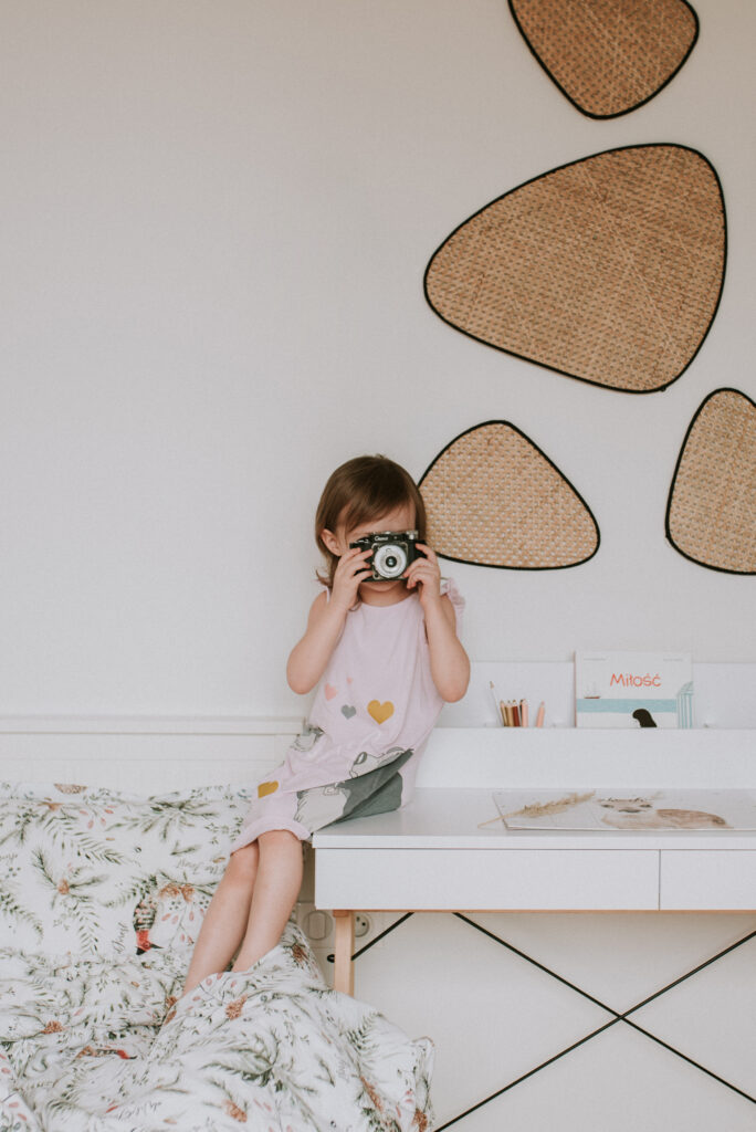 Białe biurko z pionową nadstawką BASIC VERTICAL