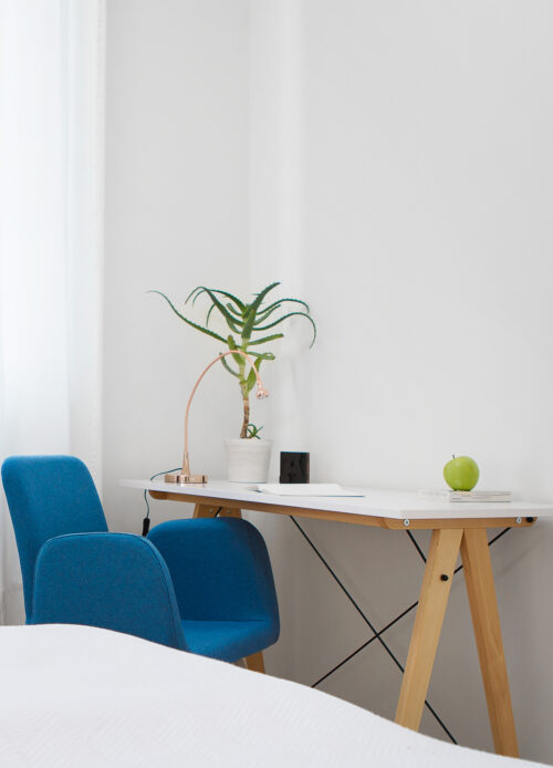 Białe biurko minimalistyczne SLIM