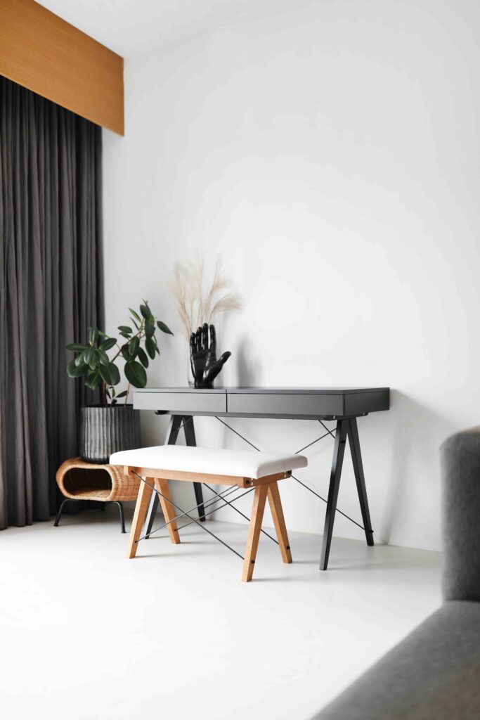 Czarne biurko dla dziecka BASIC