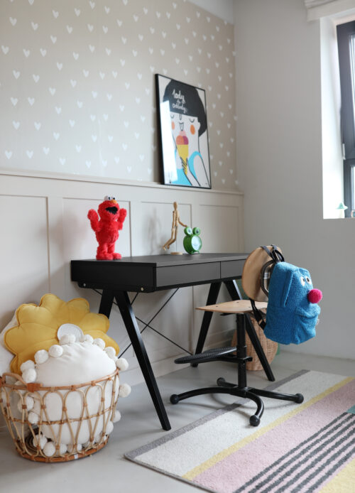 Czarne biurko dla dziecka BASIC