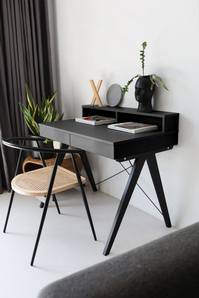 Czarne biurko z nadstawką HORIZONTAL BASIC